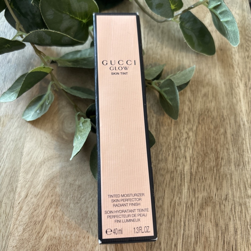 Gucci Glow Skin Tint Moisturizer Skin Perfector 26 Fair Medium Radiant Finish